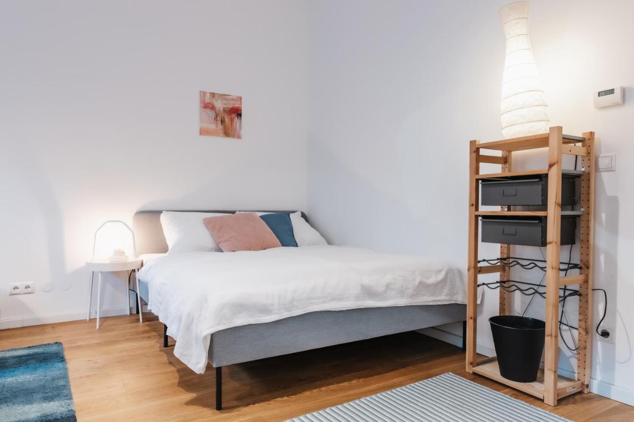 Cozy Apartment, 2 Private Terraces, 8 Min To City Center Wina Bagian luar foto