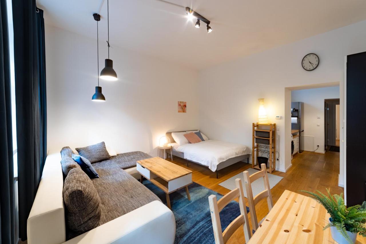 Cozy Apartment, 2 Private Terraces, 8 Min To City Center Wina Bagian luar foto