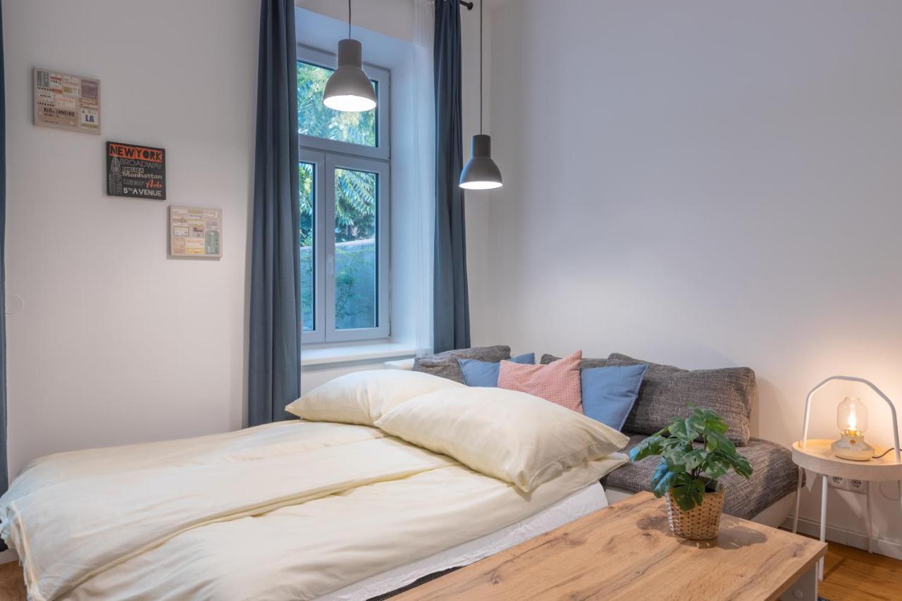 Cozy Apartment, 2 Private Terraces, 8 Min To City Center Wina Bagian luar foto