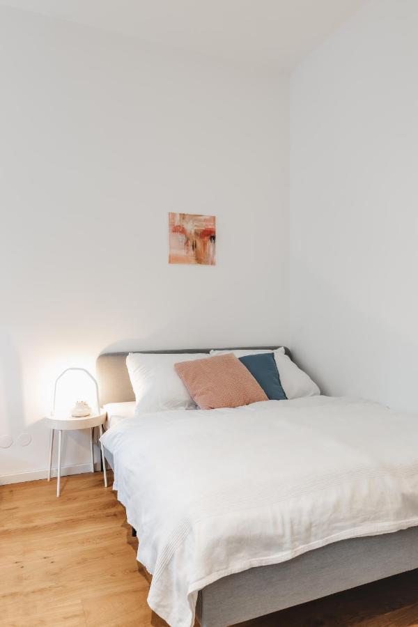 Cozy Apartment, 2 Private Terraces, 8 Min To City Center Wina Bagian luar foto