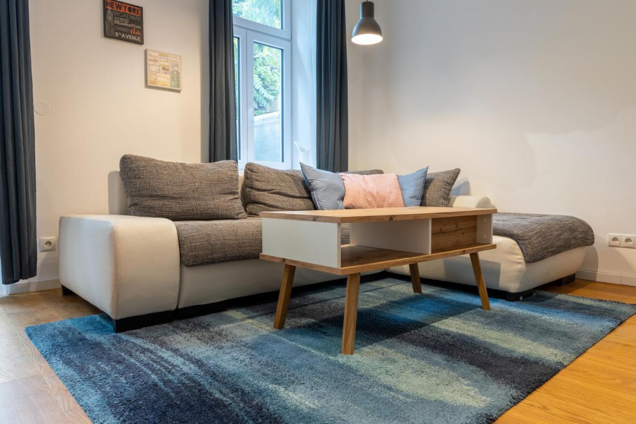 Cozy Apartment, 2 Private Terraces, 8 Min To City Center Wina Bagian luar foto